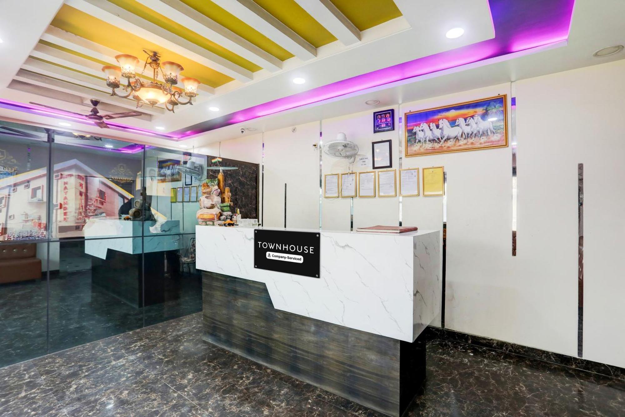 Super Townhouse Gida Near Rto Office Hotell Gorakhpur Exteriör bild