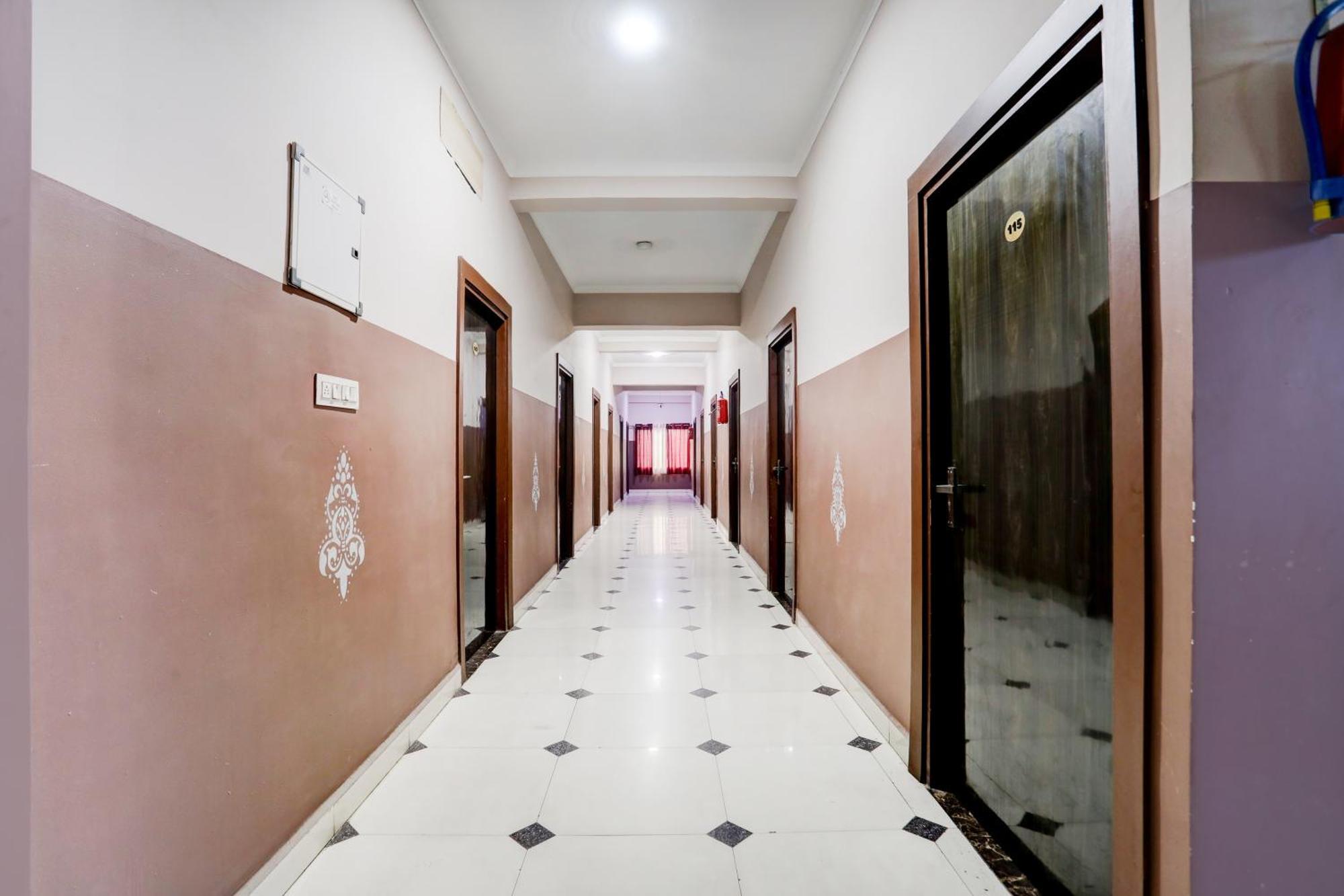 Super Townhouse Gida Near Rto Office Hotell Gorakhpur Exteriör bild