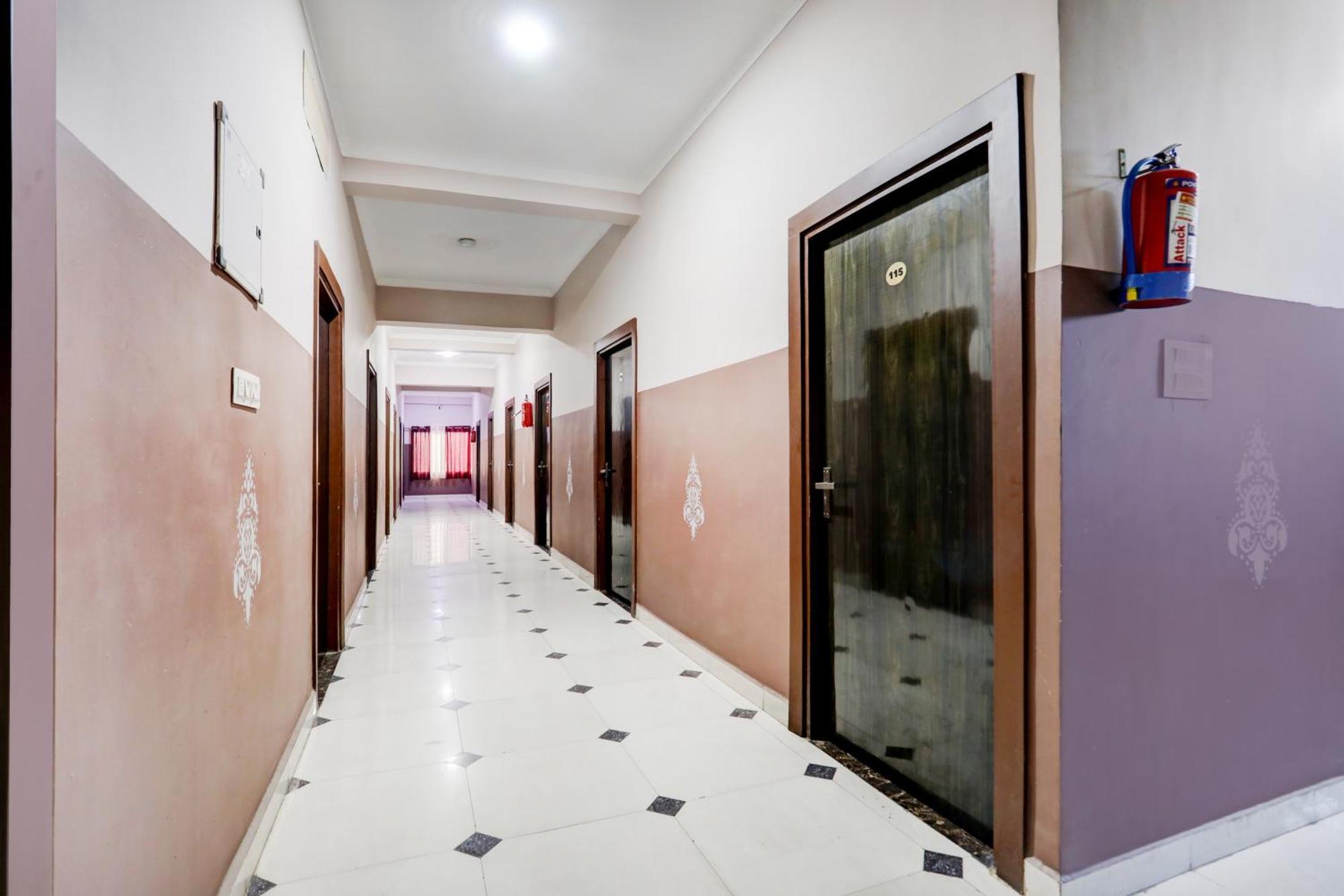 Super Townhouse Gida Near Rto Office Hotell Gorakhpur Exteriör bild