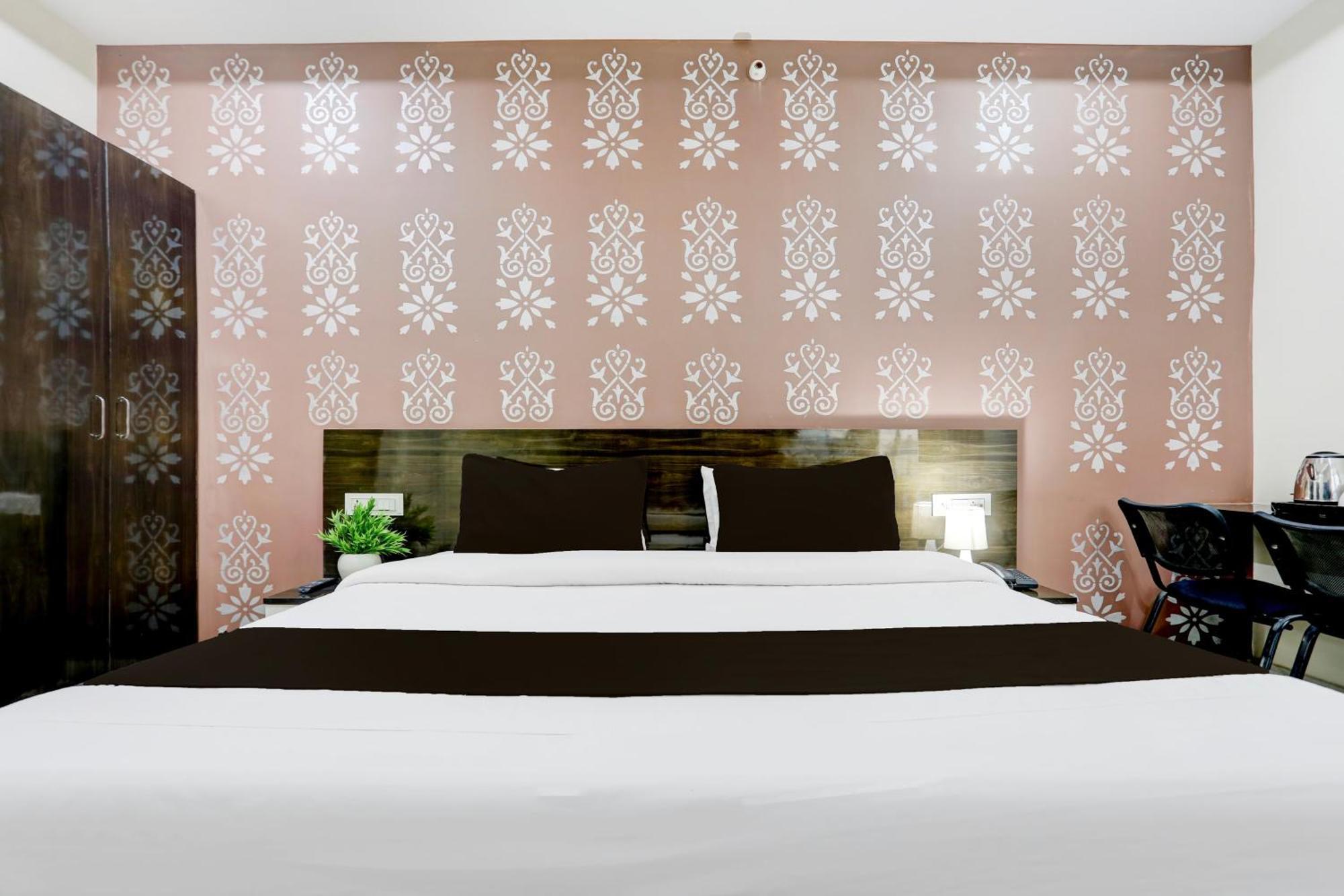 Super Townhouse Gida Near Rto Office Hotell Gorakhpur Exteriör bild